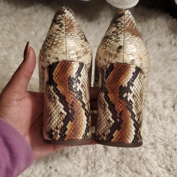 Charles David chunky heeled snake print shoes - Picture 7 of 8